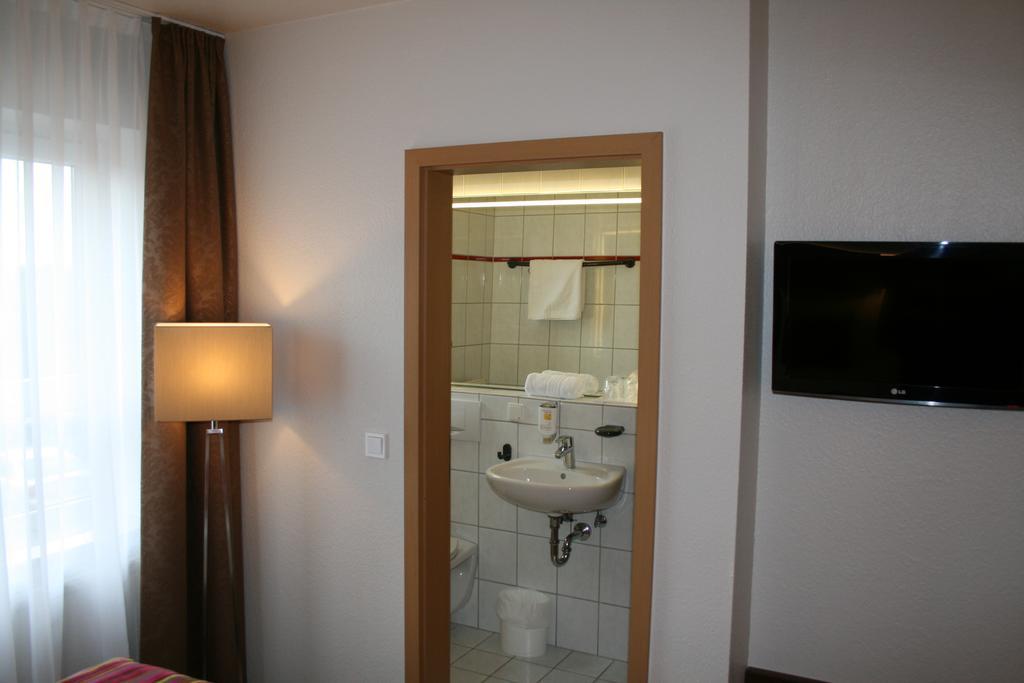 Hotel Parqeo Im A66 Gelnhausen Exterior photo